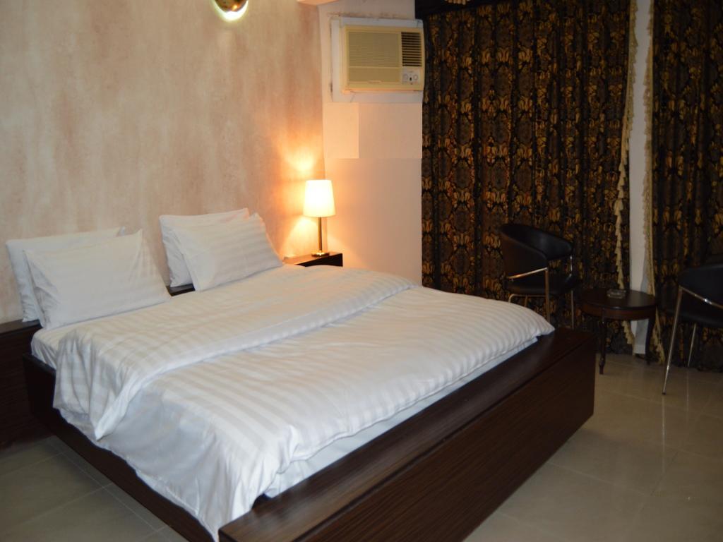 San Rock Hotel Manamah Buitenkant foto