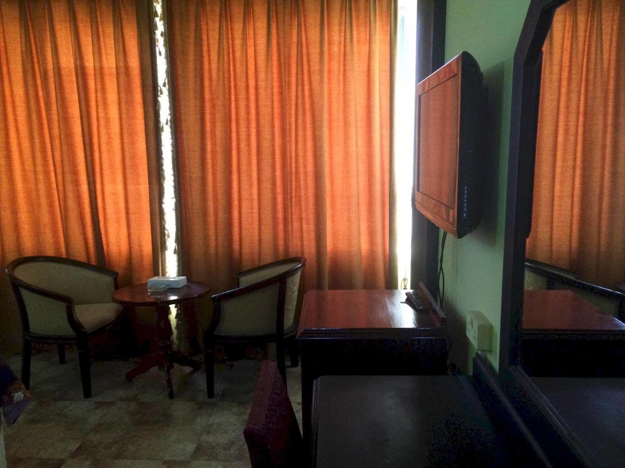 San Rock Hotel Manamah Buitenkant foto
