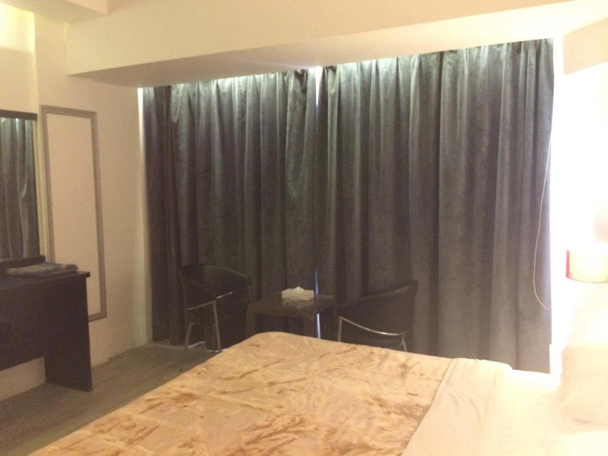 San Rock Hotel Manamah Buitenkant foto