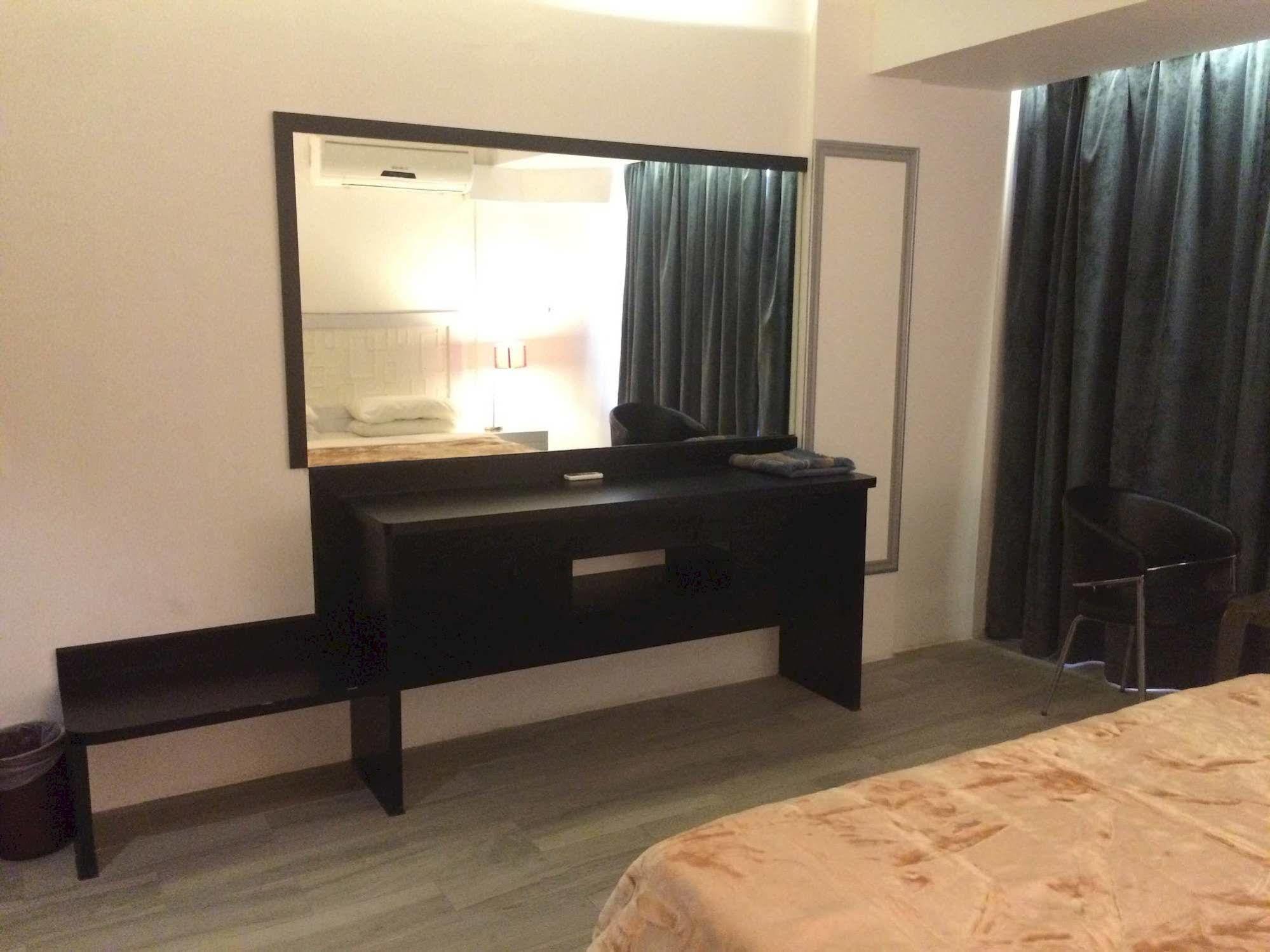 San Rock Hotel Manamah Buitenkant foto