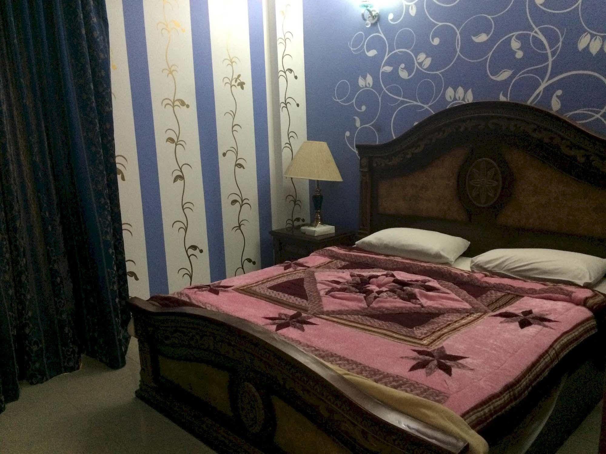 San Rock Hotel Manamah Buitenkant foto