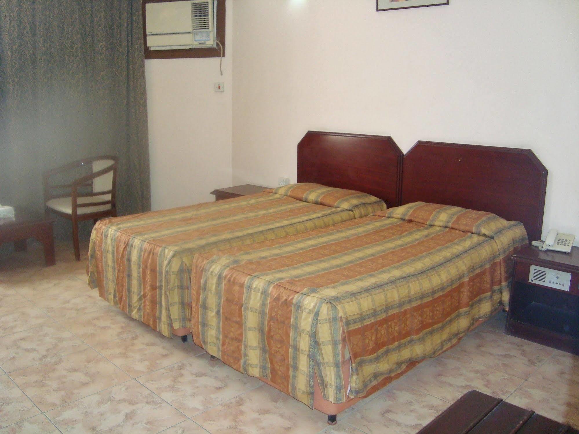 San Rock Hotel Manamah Buitenkant foto